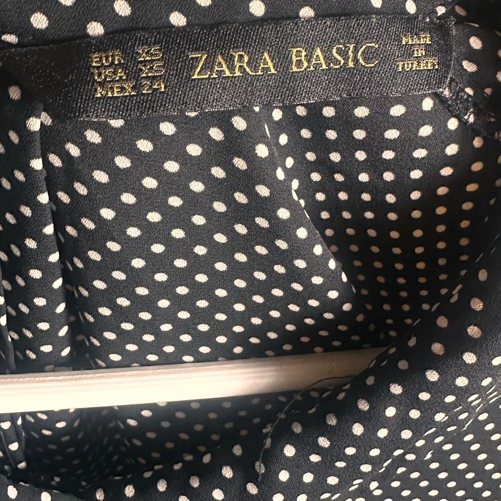 ZARA Polka Dot Button Down Keyhole Back Collared Blouse Size XS ▫️ - Picture 6 of 7